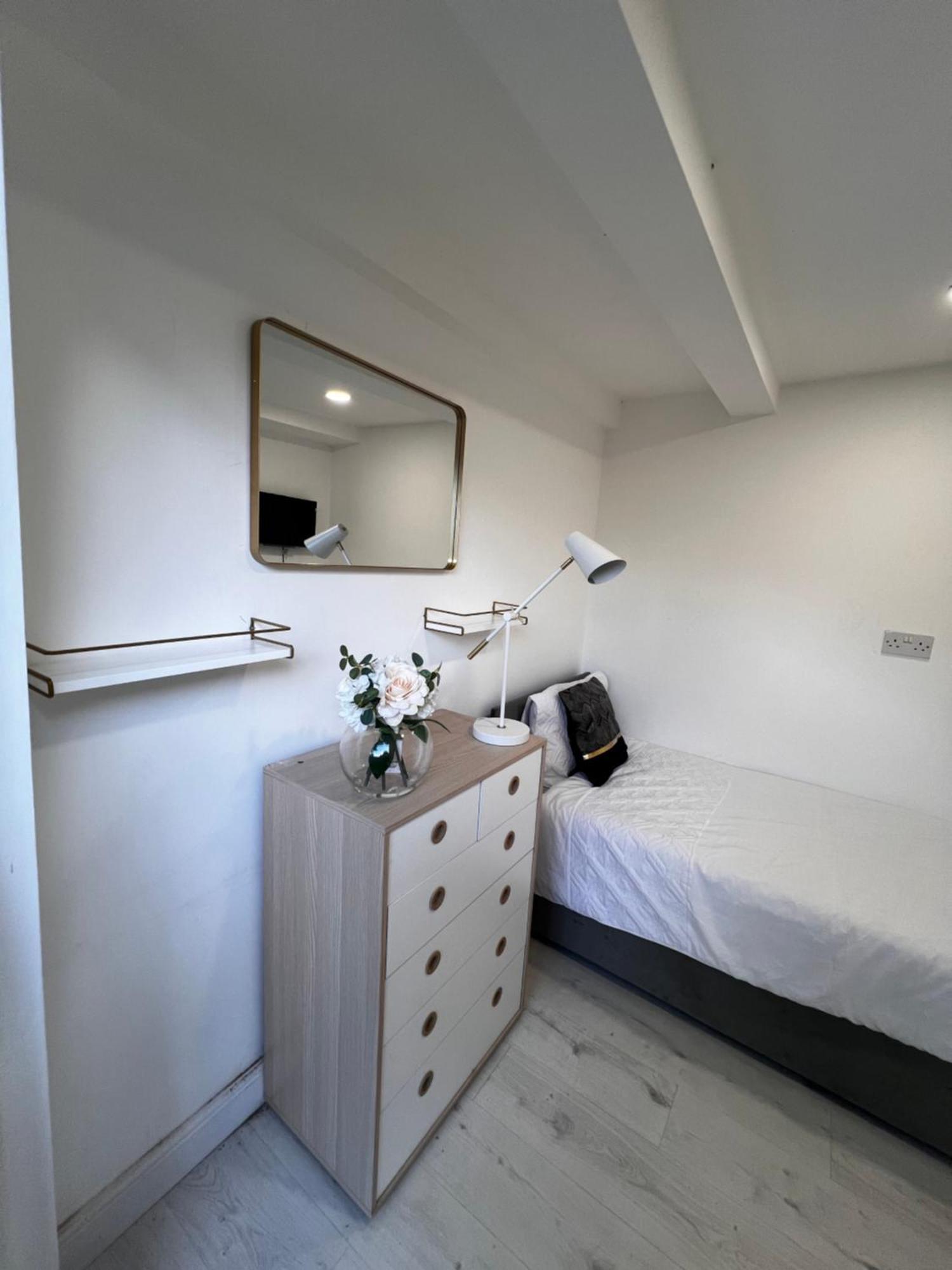 Lovely Ensuite Room In Corby Rockingham Εξωτερικό φωτογραφία