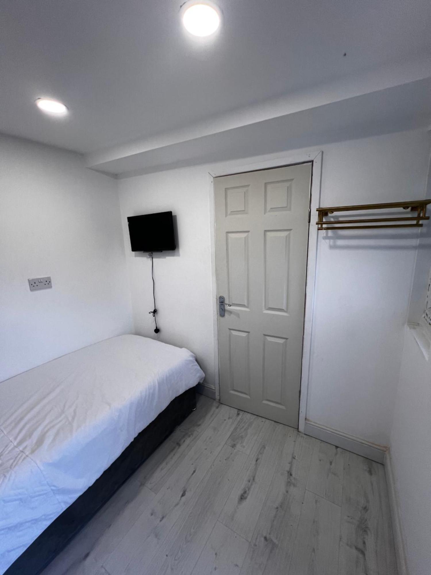 Lovely Ensuite Room In Corby Rockingham Εξωτερικό φωτογραφία